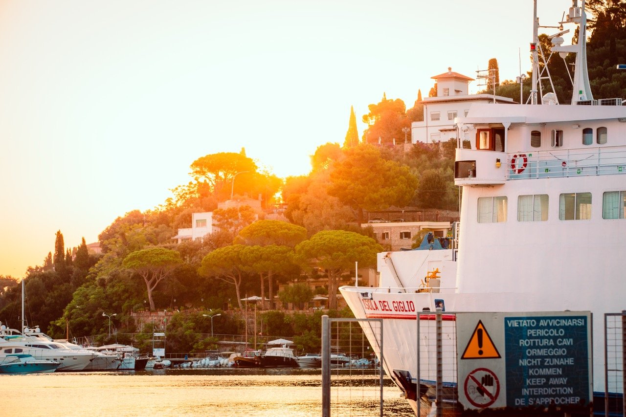 Ferryhopper, leader europeo nella prenotazione di traghetti e aliscafi, promette un’estate 2025 all’insegna della libertà