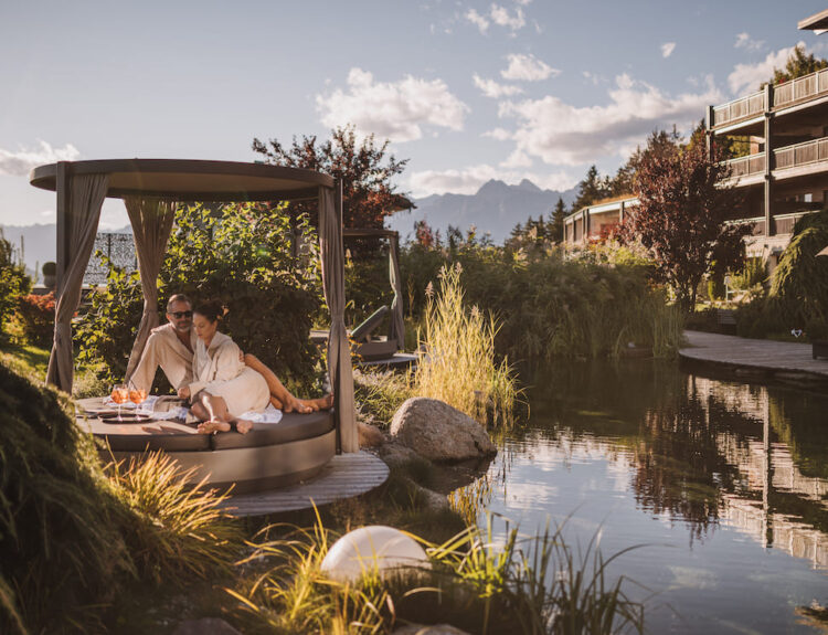 Scopri l’autunno all’Hotel Chalet Mirabell: spa, trekking e relax di lusso tra i boschi di Avelengo. Prenota ora e rigenerati nella natura!