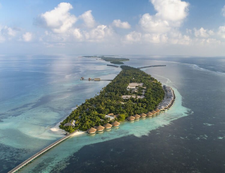 Vivi le feste di Natale alle Maldive tra relax, avventure e cene gourmet. Un’esperienza unica tra oceano e raffinate celebrazioni.