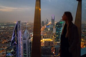 Vivi Riyadh tra sport, cultura e avventura nel deserto dell'Arabia Saudita. Una città sorprendente che unisce tradizione e innovazione. Viaggiarenews