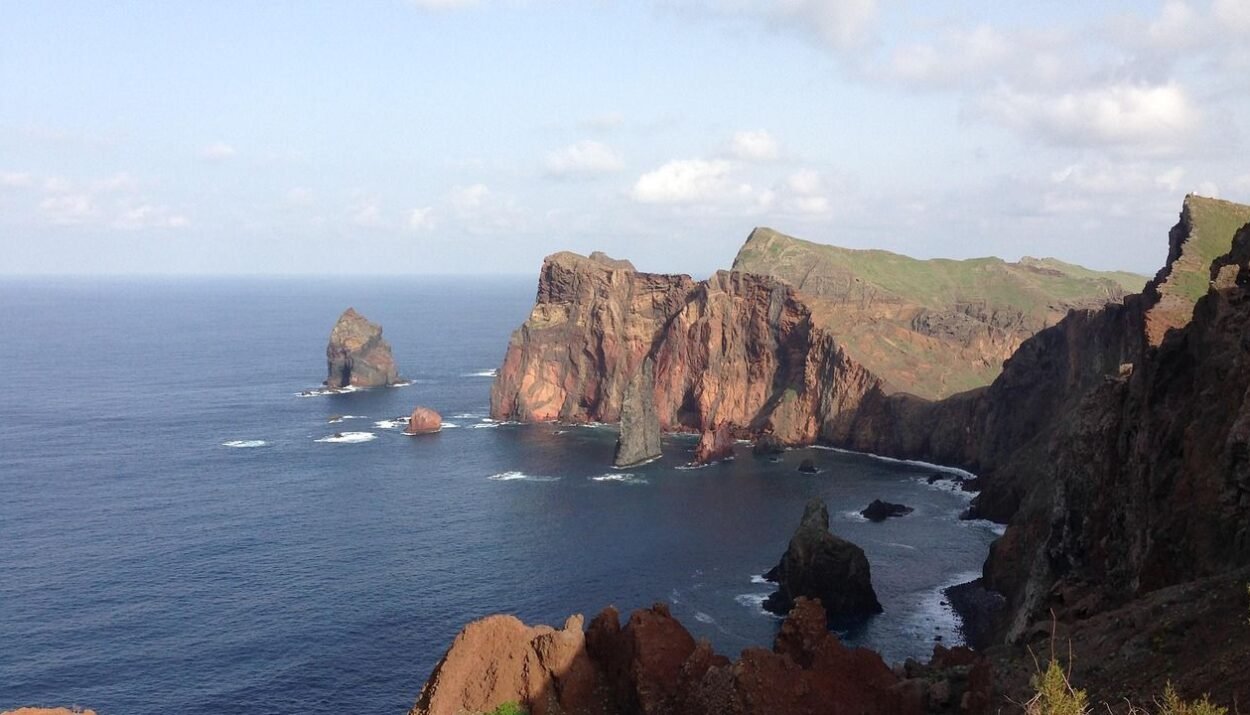Madeira ti conquista con natura, mare e cultura autentica. Scopri perché è la scelta perfetta per il tuo prossimo viaggio! - Viaggiarenews