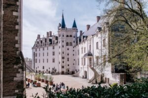 Scopri Nantes nel 2026: eventi, mostre, arte contemporanea e il percorso della linea verde. Idee di viaggio e novità da non perdere. - Viaggiarenews