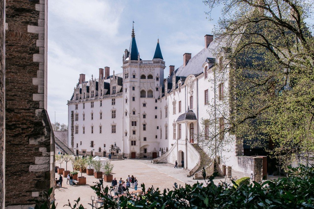 Scopri Nantes nel 2026: eventi, mostre, arte contemporanea e il percorso della linea verde. Idee di viaggio e novità da non perdere. - Viaggiarenews