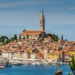 Croazia in primavera: scopri cosa vedere ad aprile tra città UNESCO, isole, laghi e borghi. Idee perfette per un viaggio.