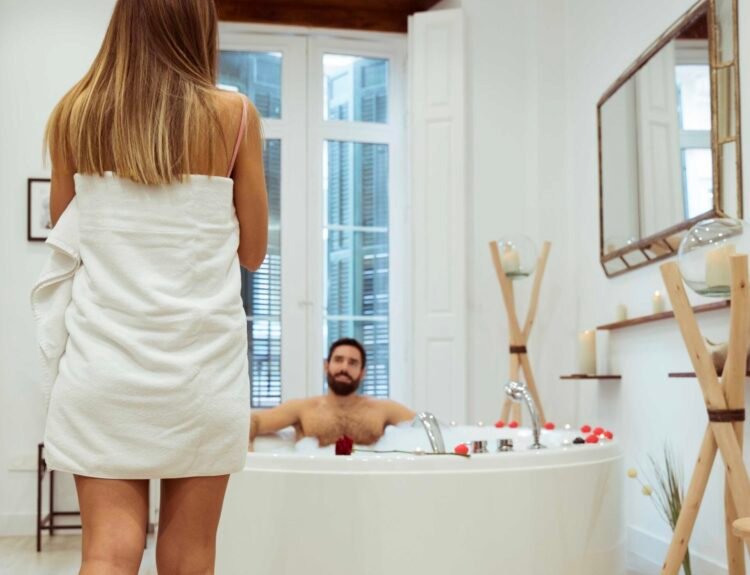 Ponti 25 aprile e 1 maggio viaggi libertini Italia: boom party trasgressivi e fughe fuori città