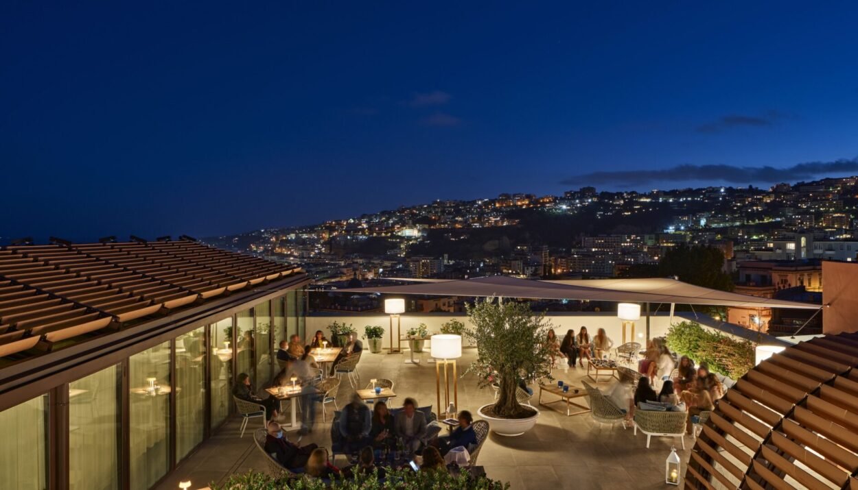 Hotel de Bonart Naples rooftop Napoli brunch vista Golfo