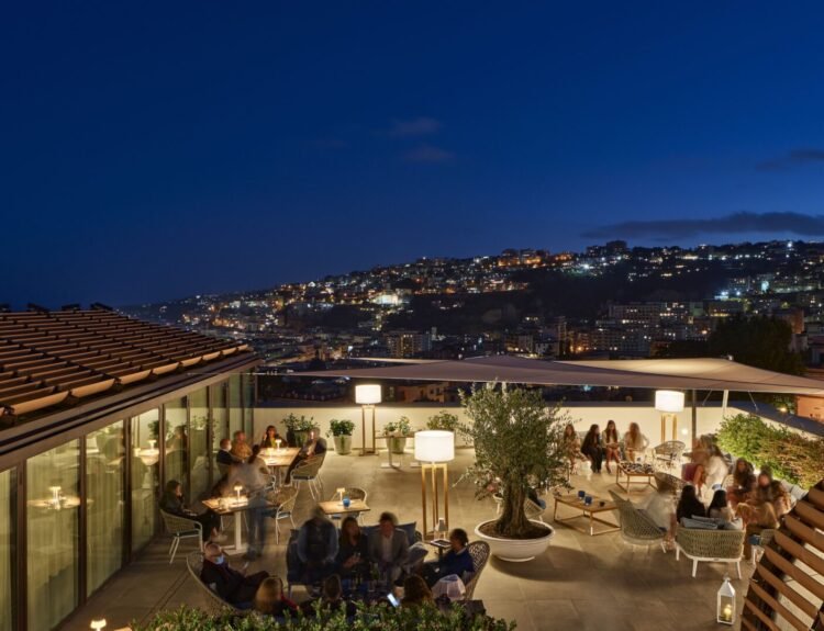 Hotel de Bonart Naples rooftop Napoli brunch vista Golfo