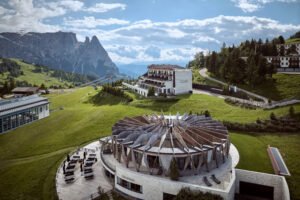 viaggiarenews COMO Alpina Dolomites